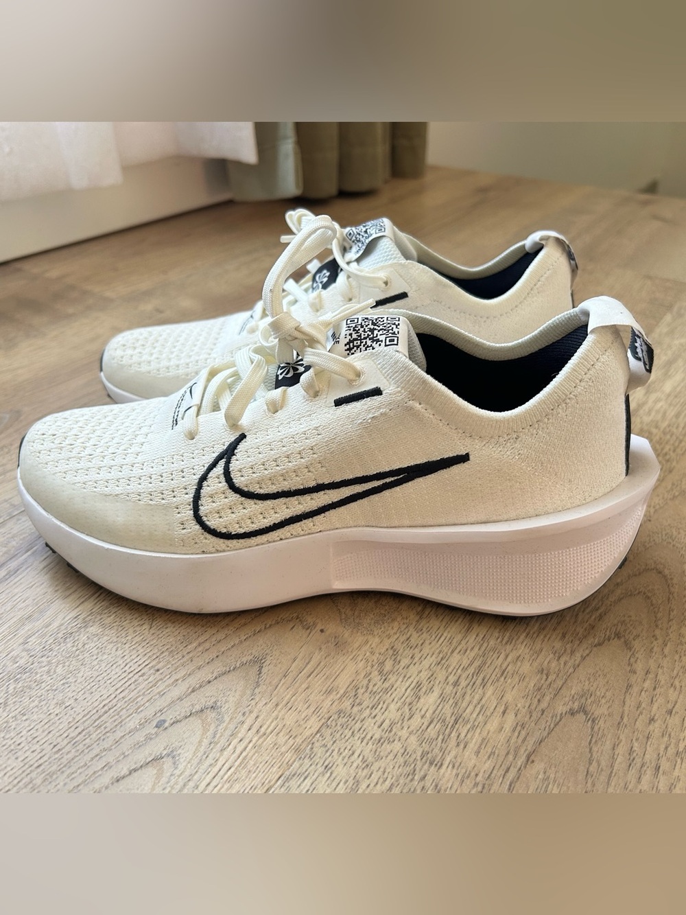 Nike Interact Run running shoes size 8 women’s- off white/butter color